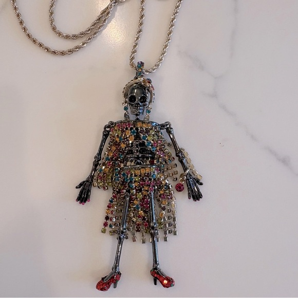 Betsey Johnson Necklace NWT - Picture 2 of 9